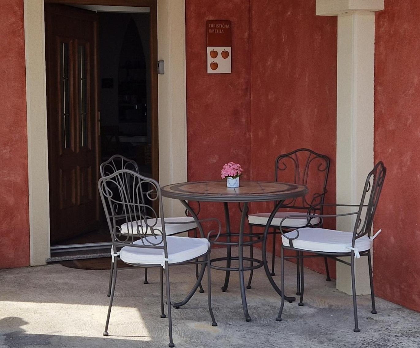 Wine & Apartment Vinales Koper Exterior photo